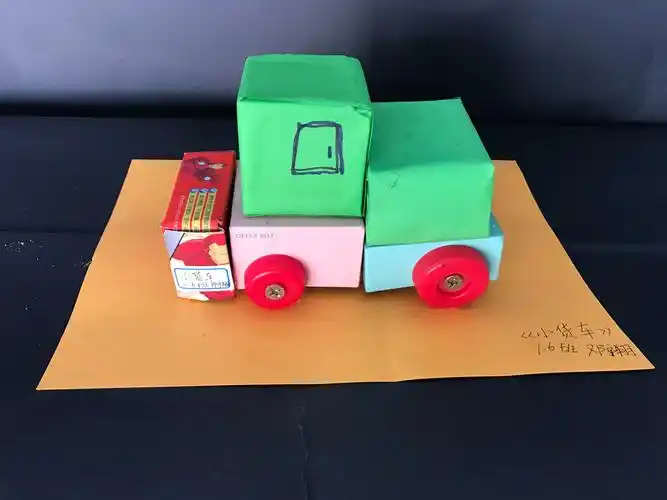 科大附小第6届数学节一年级5 6班"立体图形拼搭"作品展