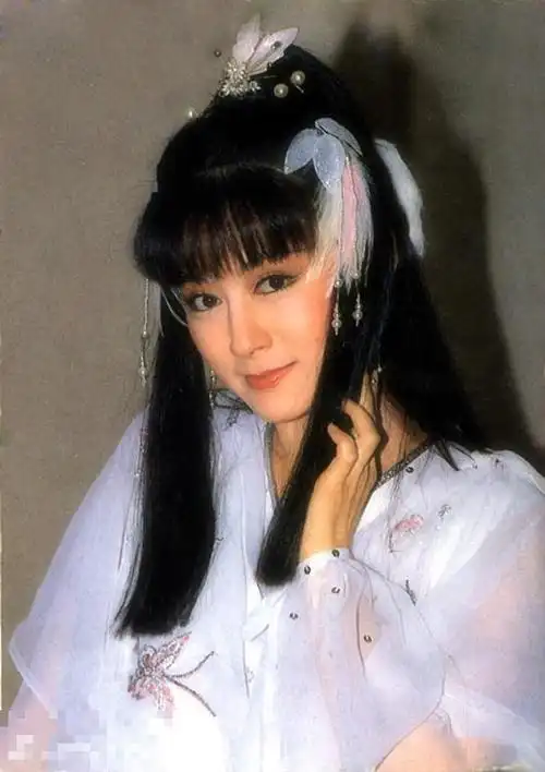 曝潘迎紫罕见珍贵旧照娇俏讨喜不输花千骨