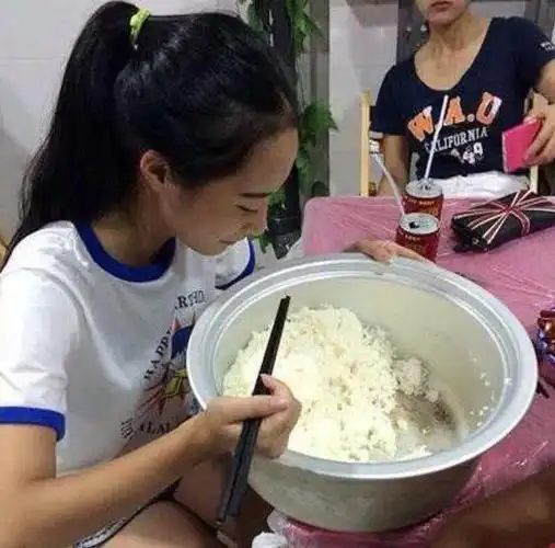 搞笑gif小伙子有前途真淡定光凭气势就吓退了对方厉害