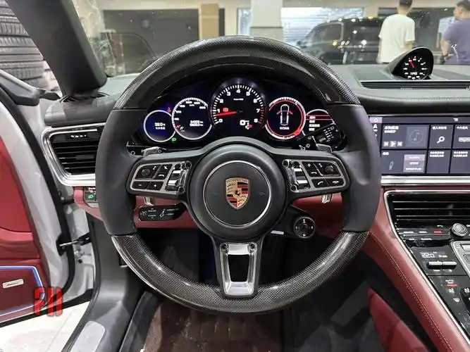 保时捷帕纳梅拉升级方向盘加热