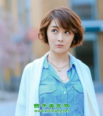 中学生斜刘海短发发型纯纯味道很迷人