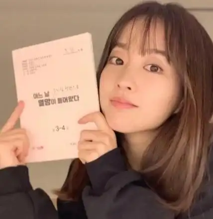 朴宝英女生头像