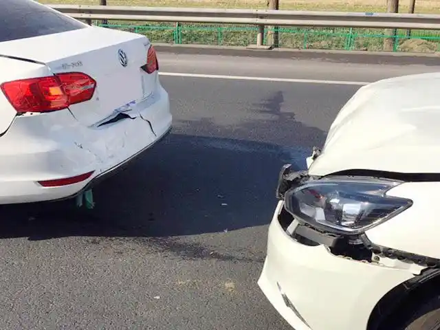 【图】车祸事故追尾_现身说法_论坛精选日报_汽车之家