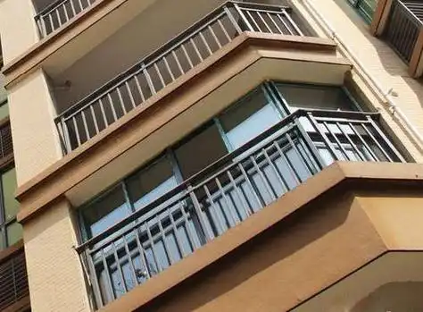 阳台自带的防护栏拆不得?老业主说出大实话,原来很多人做错了!
