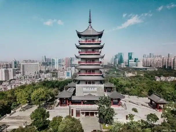 佛山是一座历史文化名城,拥有许多著名的旅游景点,以下是一些值得一游