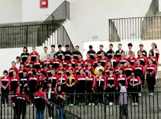 成都郫县四中纪念五四合唱活动合影站架出租