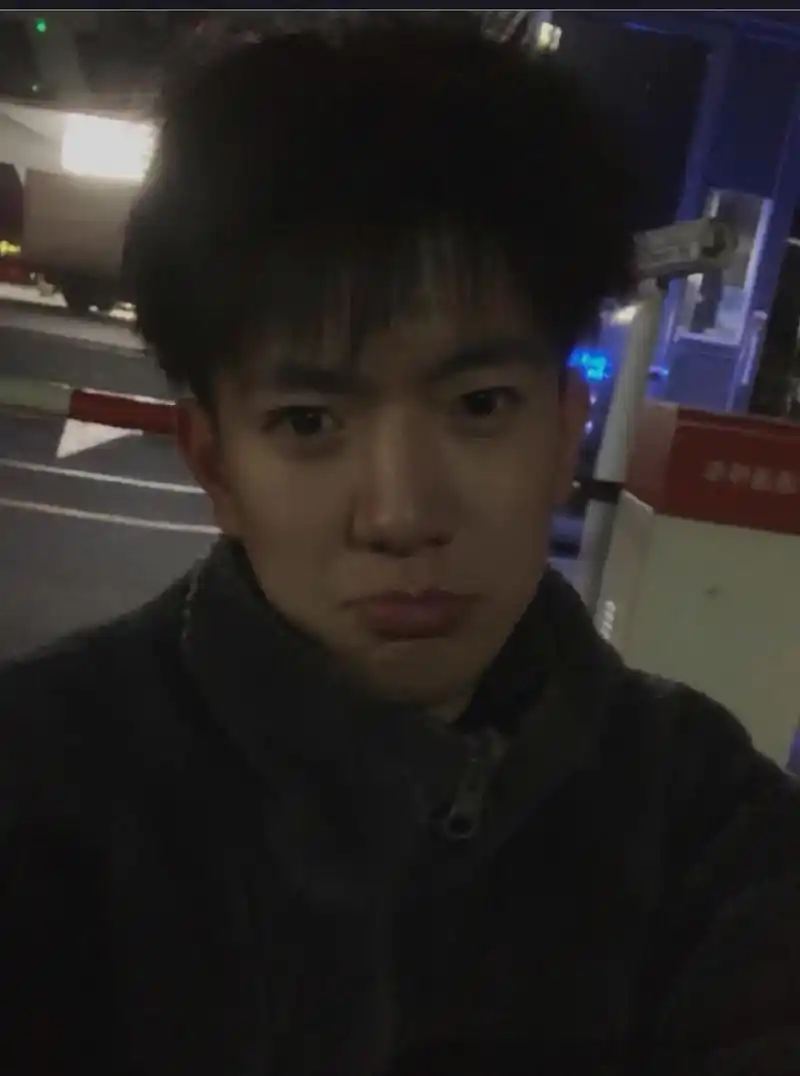 这枚大鼻子鲜肉帅哥是不是你喜欢的类型?