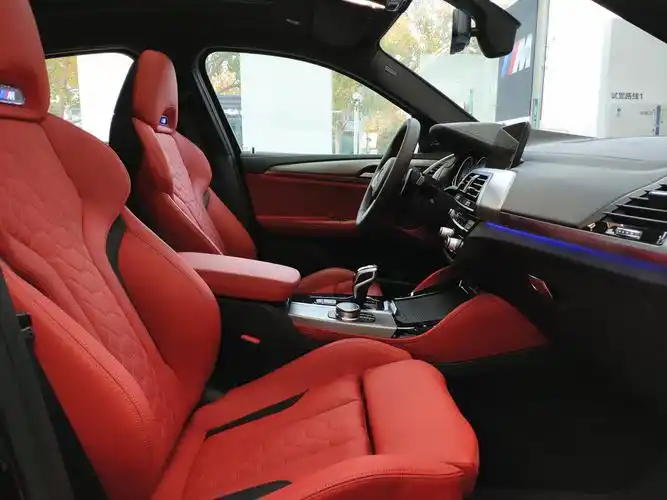 宝马x4m雷霆版宝石青萨基尔橙现车优惠19个点