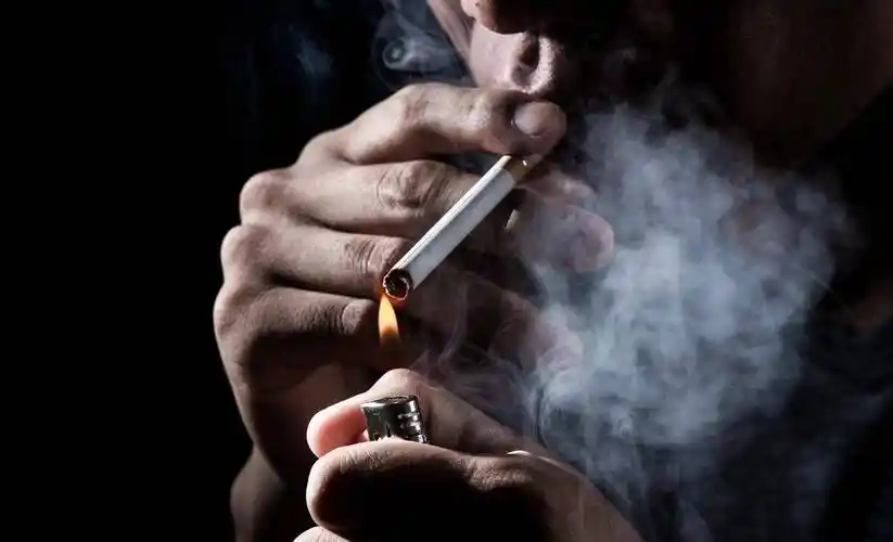 男人抽烟搞笑段子_女人_生活_什么