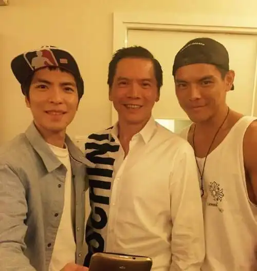 萧敬腾和向佐什么关系两个人是亲戚吗