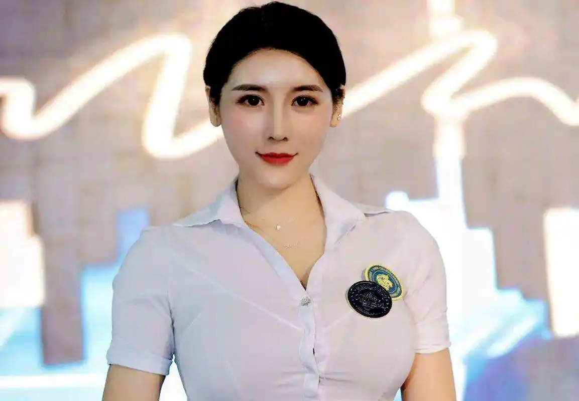 95后礼仪小姐刘太阳,玲珑身姿太曼妙,这项运动或是成功的关键