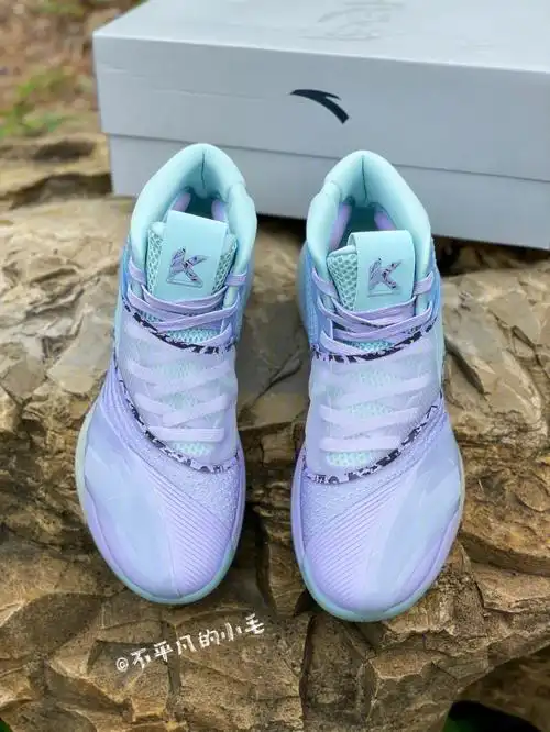 99名称:anta安踏 汤普森 kt6系列 "行云流水"高帮篮球鞋 蓝紫白