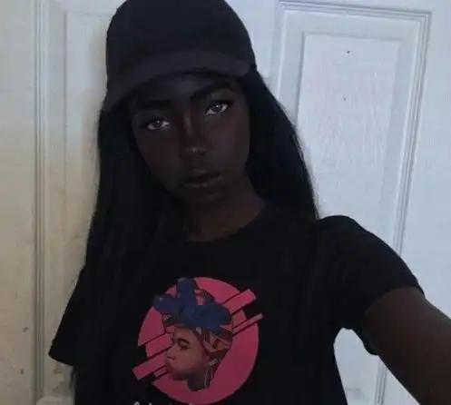 与我们平时看到的非洲人貌似有点不一样,肤色不够颜值来凑!