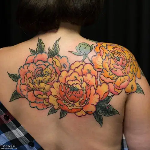 背部大气的牡丹花纹身图案
