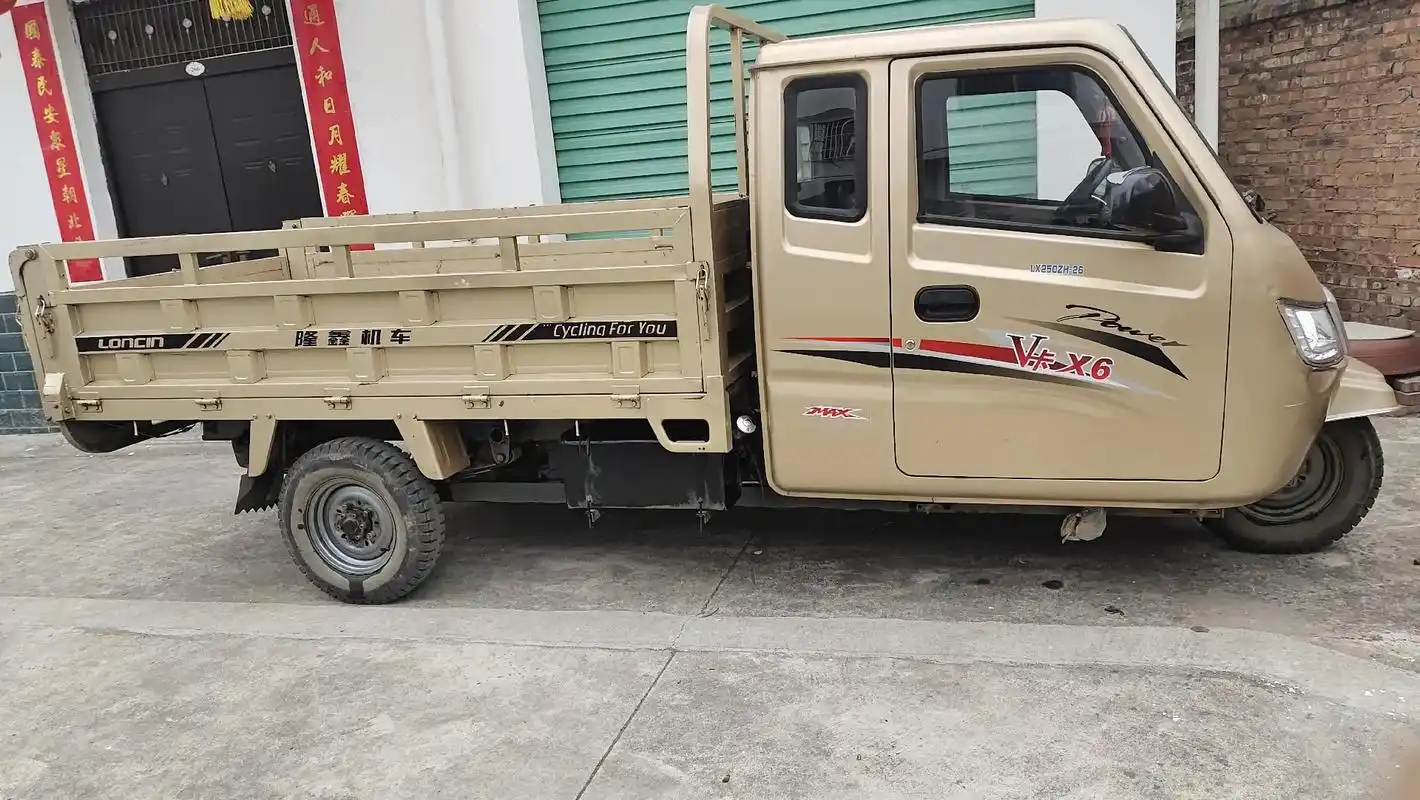 本人有一辆汽油三轮车出售,发动机一千的,自卸车,一年零两个月 - 抖音