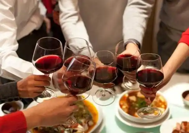 在中国这个人情社会,情商都体现在了饭局酒桌上,饭局不仅仅是局,更是