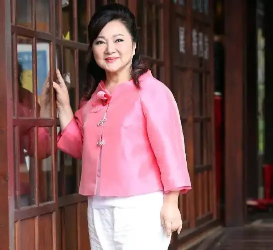 据台湾媒体《苹果日报》4月13日报道,艺人白冰冰经历丧女之痛,明天