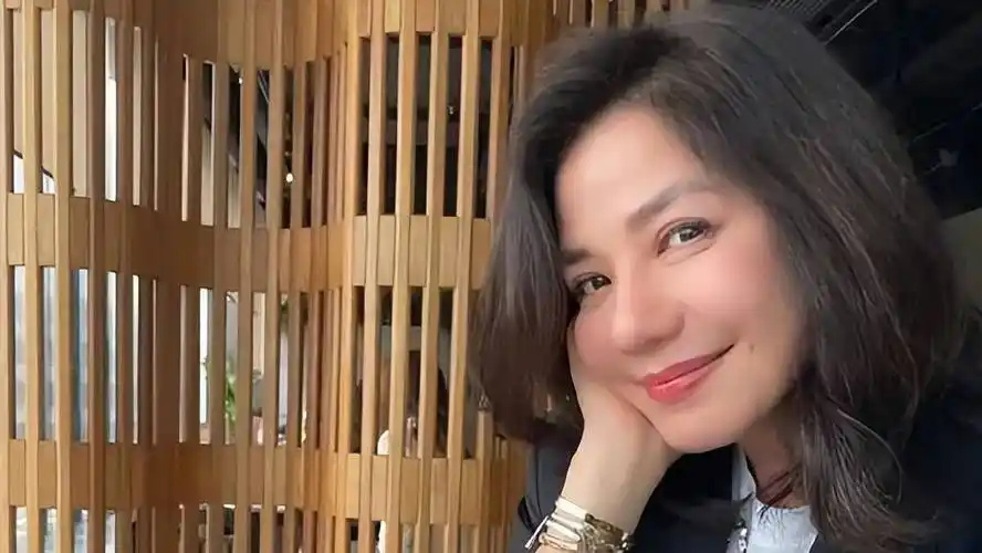 拒绝过华仔和张国荣,对富商追求爱理不理:钟楚红的潇洒一生_朱家鼎