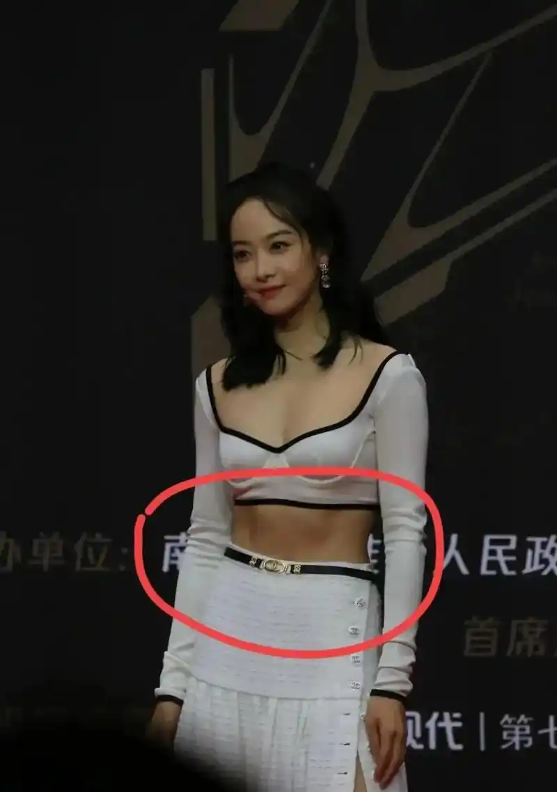 宋茜的马甲线怎么跟别人不太一样?