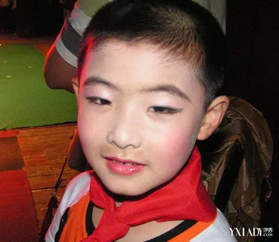 男孩跳舞化妆图片5个方面给你自然好看的舞台妆