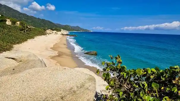 被誉为"天下第一湾",热带天堂的浪漫邂逅