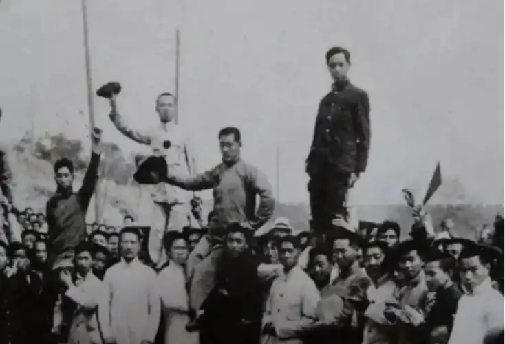 五四运动中的学生队伍