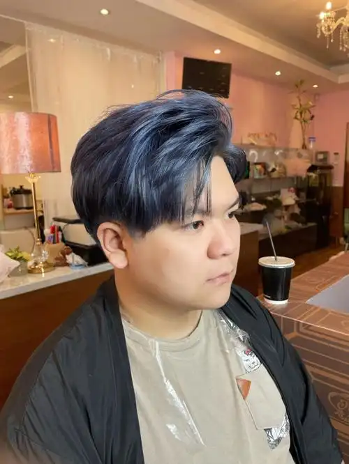 雾霾蓝男士发型染发