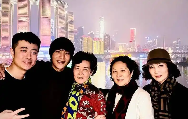 说儿子20岁就结婚的陈坤,如今儿子已经20岁,他为何还不结婚?