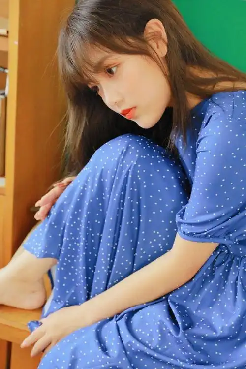港风清纯美女蓝色长裙复古魅力艺术图片