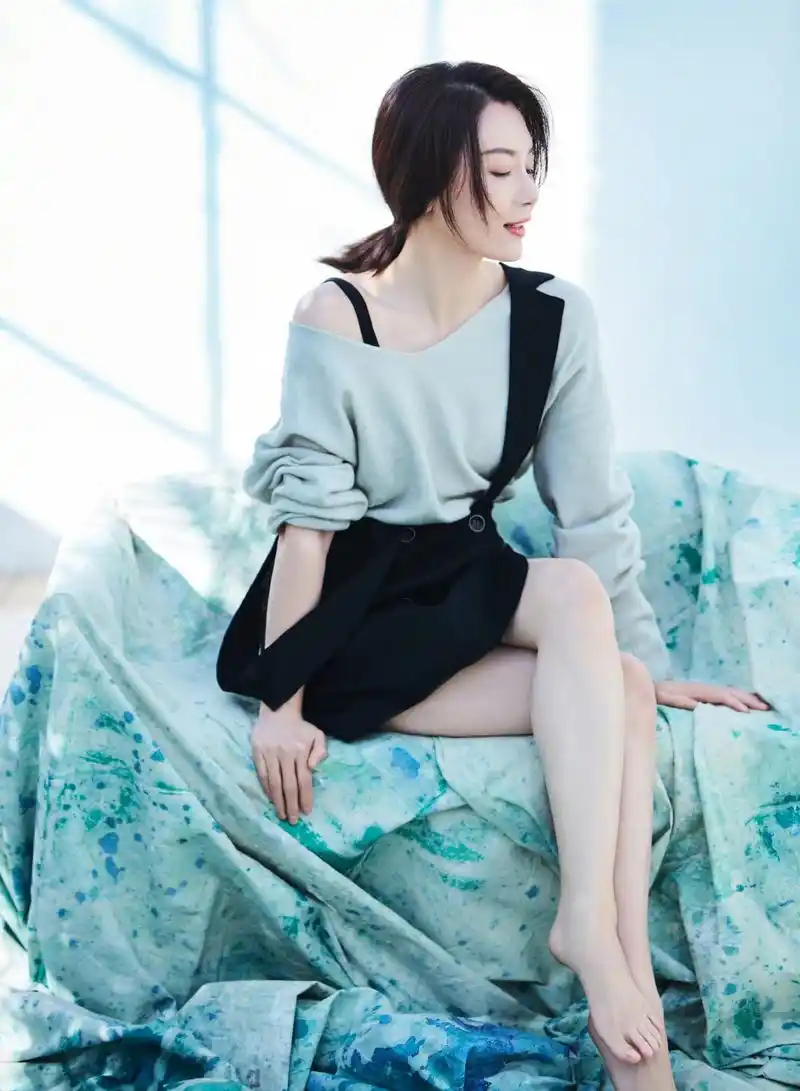 陈数保养的真好,美腿玉足吸睛.