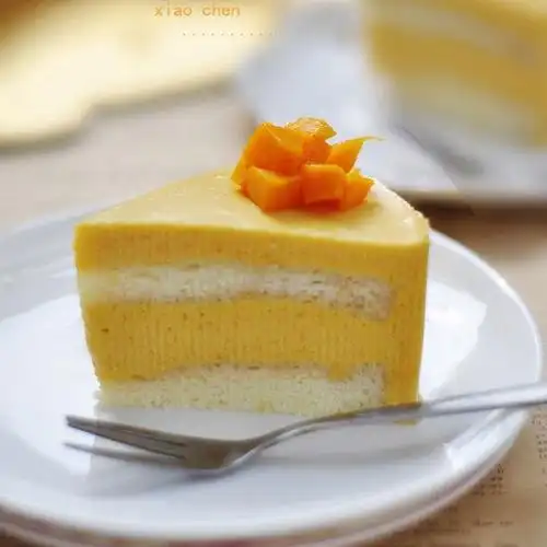 芒果慕斯蛋糕,炎炎夏日,没有什么比冰凉的甜味更让人心情愉悦的了