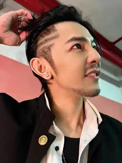 汪东城近照引热议,嗨喊哥就是野!网友惊呆:他怎么变成了塑料脸