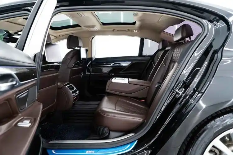 宝马740li欣赏一下虽然老款香还是香的