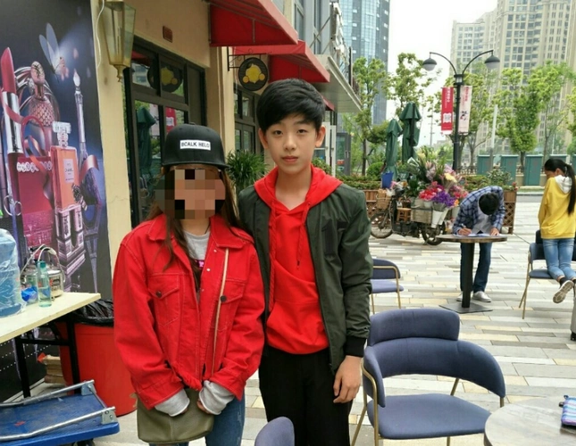 虽然现在的黄天崎主要以学业为主,但是也拍摄了一个校园短片,在