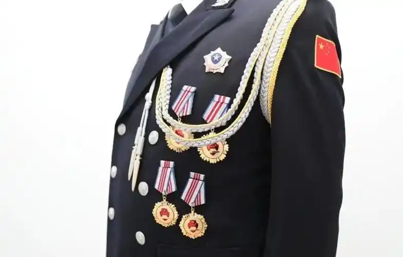 青春的奖章无悔的背影以无声的誓言守护着我的光龙江国安青年荣获第24