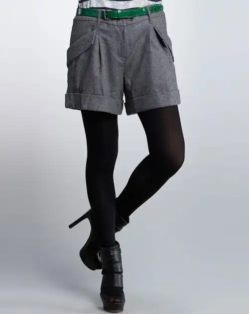 无袖雪纺衫 灰色灯笼裤 黑色凉鞋很显瘦腿加高衣服搭配图灰色裤子搭配