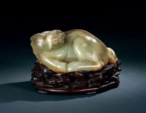 1334 明 黄玉牛摆件