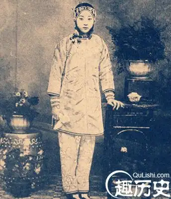 space关于缠足的起源,说法不一.