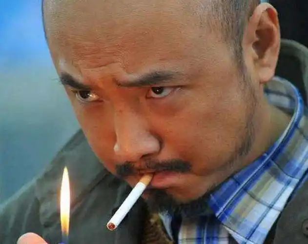 抽烟是因为手指寂寞吗?就那样不可救药的迷上了那个叫香烟的东西.