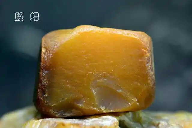 钠长石玉与石英质玉的区别(明月山下明月玉)(6)