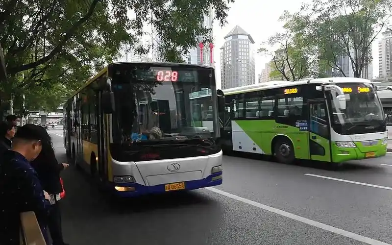 北京28路bk6160k2大北窑西进站