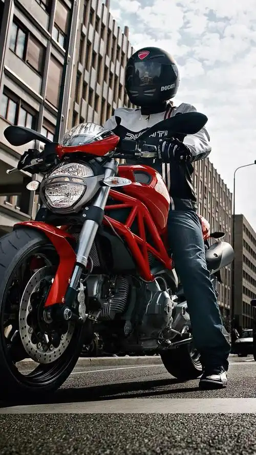 机车壁纸这组摩托车壁纸你肯定喜欢