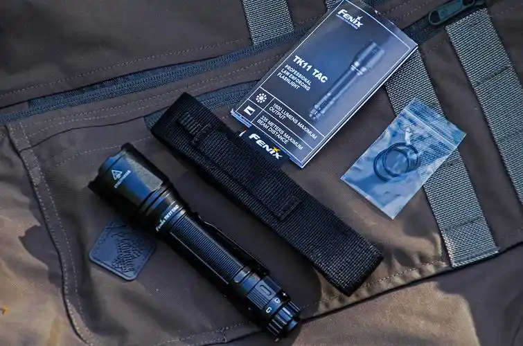 种草机械稳定光芒耀眼fenixtk11tac战术手电