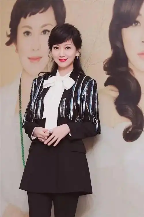 赵雅芝图片头型(赵雅芝真会打扮自己) - 赤虎壹号