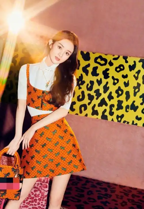 赵丽颖最新大片曝光风格多变 橘色短裙好俏皮黑套装气场强