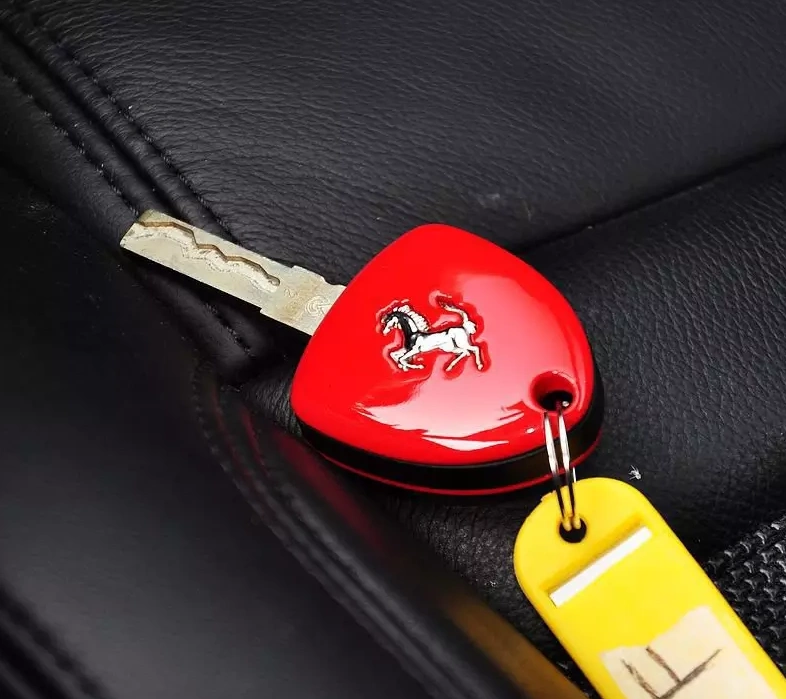 拖拉机钥匙 此款钥匙用料实在,一般有钢材打造,不易携带,但是防盗性能