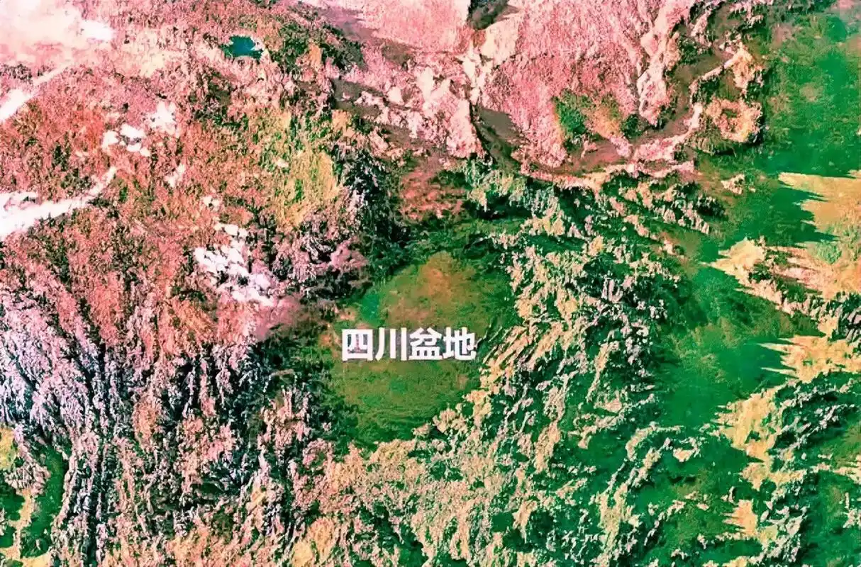 四川盆地周边立体地形图 咋越看越像陨石坑呢![awsl]