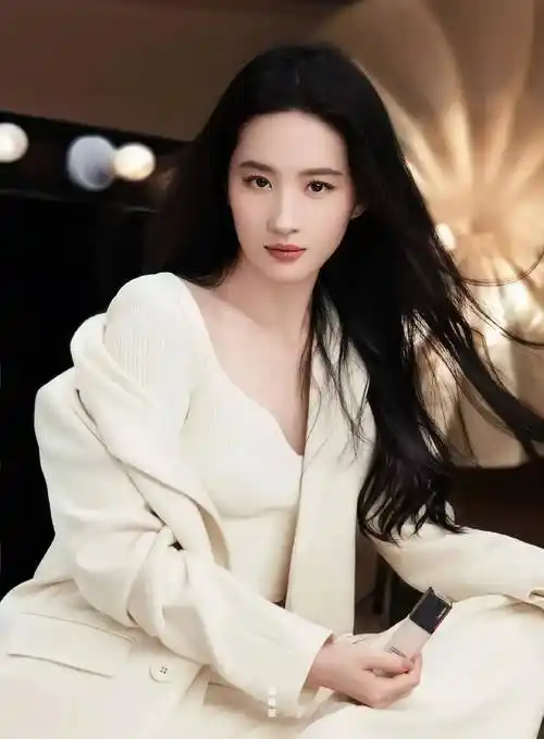 刘亦菲成资生堂代言人,刘亦菲的脸代言任何化妆品,都有说服力.