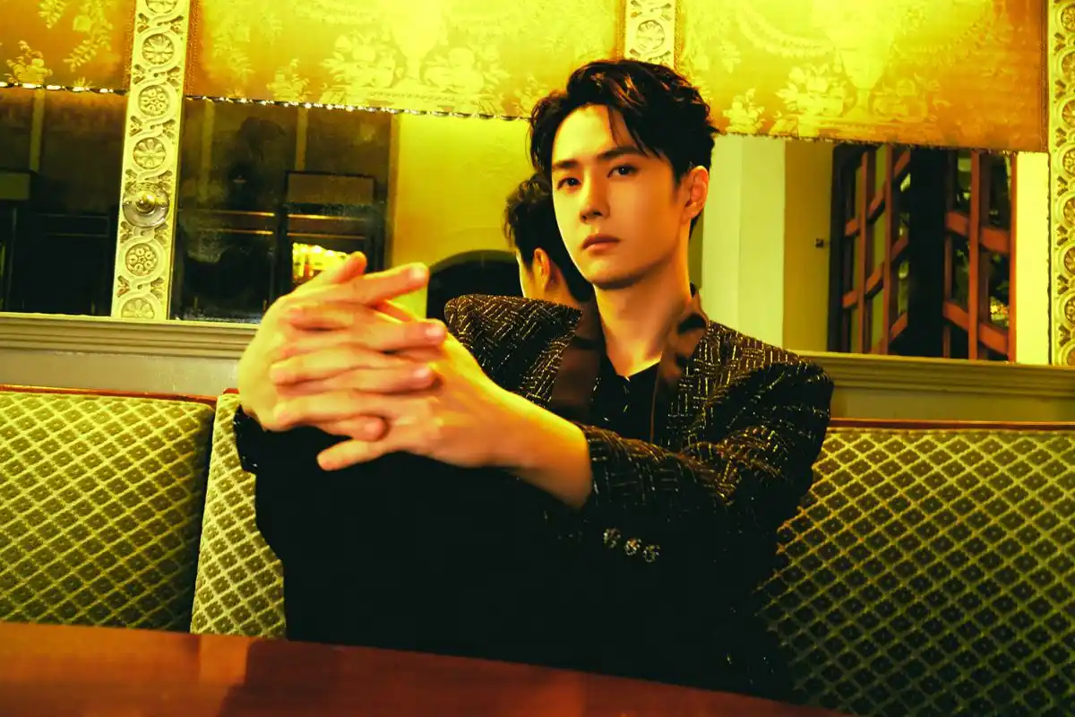 #pc星装解析#  今日,王一博身着chanel 2023秋冬预告系列斜纹软呢外套