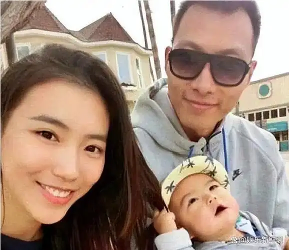 荆灵嫁球王易建联喜获两子赴美定居四口之家乐融融